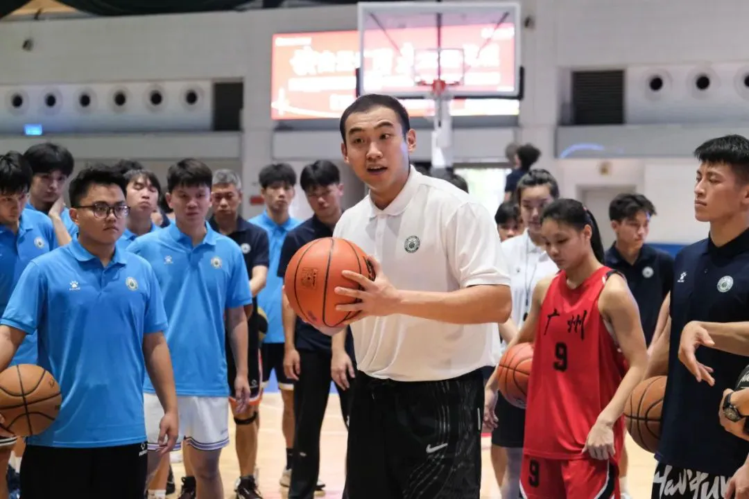 刻苦训练篮球时如何避免受伤的建议_0